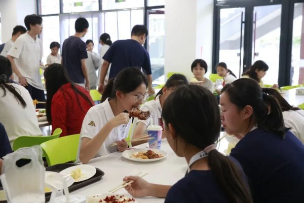 闻喜 新学期，北京市中小学生全部实现免自带餐具
